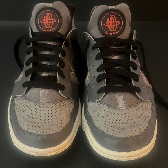 Nike Huarache Running Shoes. Gray with Red Women’s size 8. - Picture 8 of 12